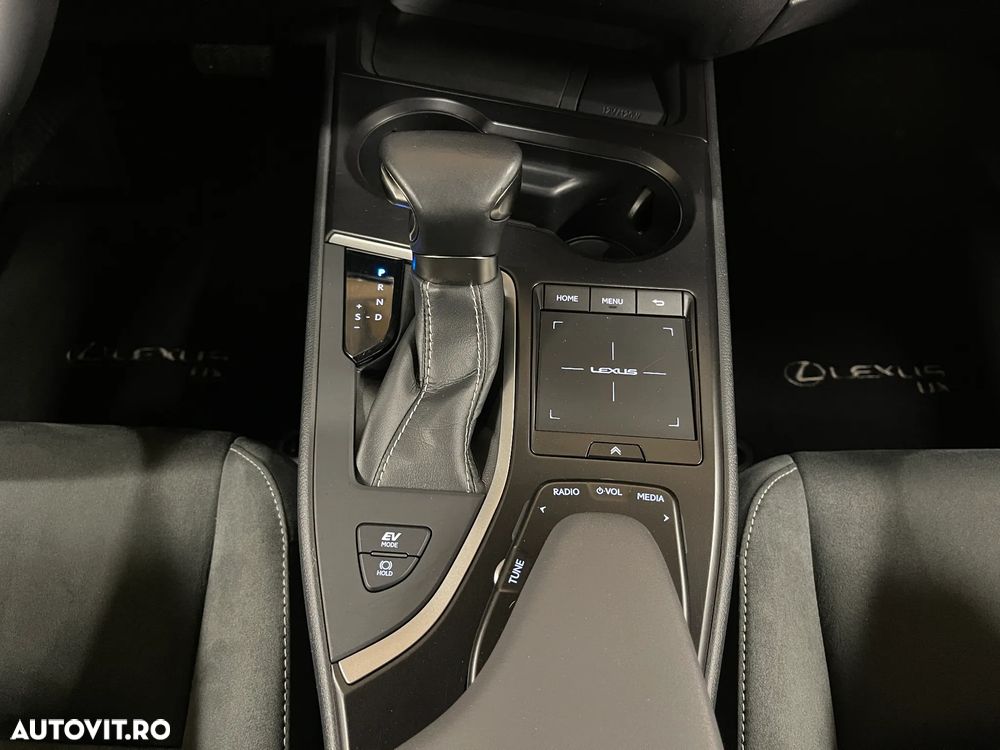 Lexus UX 250h Business Edition - 19