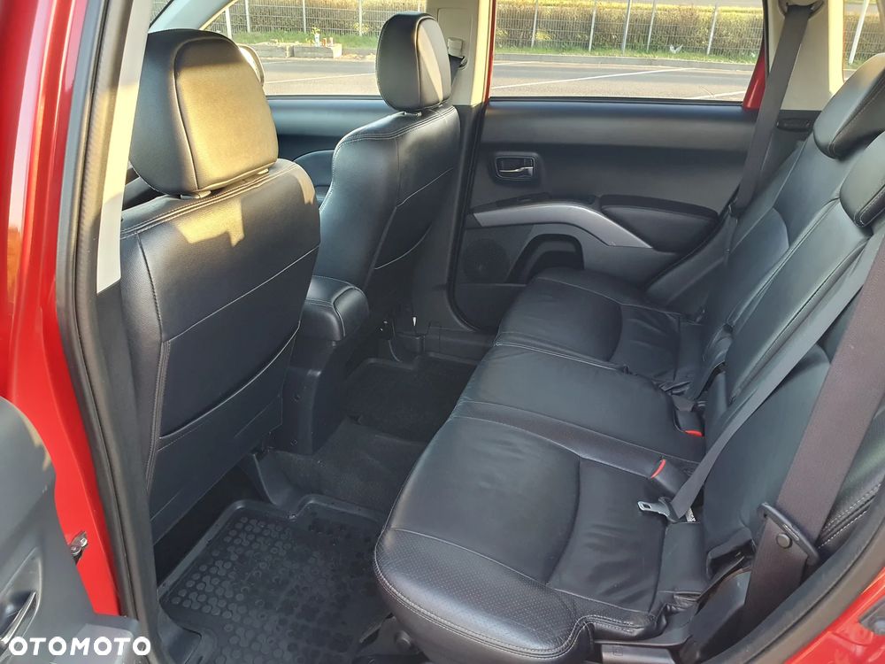 Mitsubishi Outlander 2.4 4WD CVT Instyle - 17