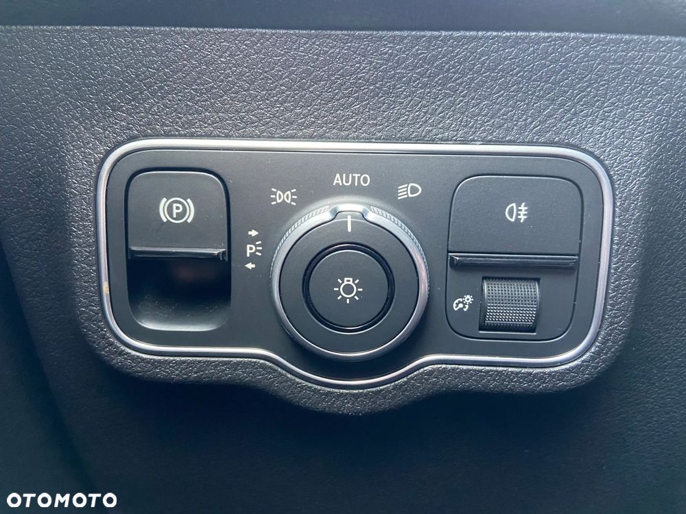 Mercedes-Benz GLB 200 AMG Line 7G-DCT - 16