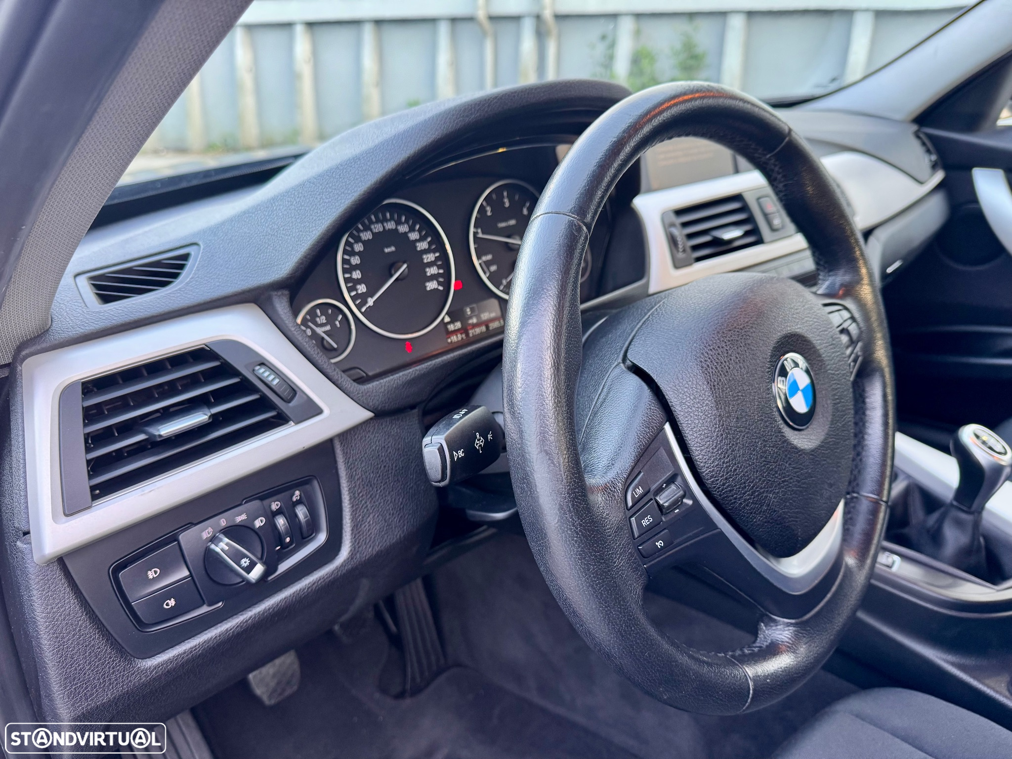 BMW 318 d Touring - 11
