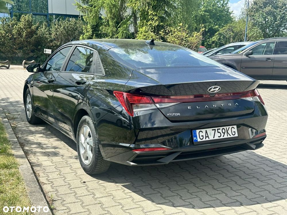 Hyundai Elantra - 8