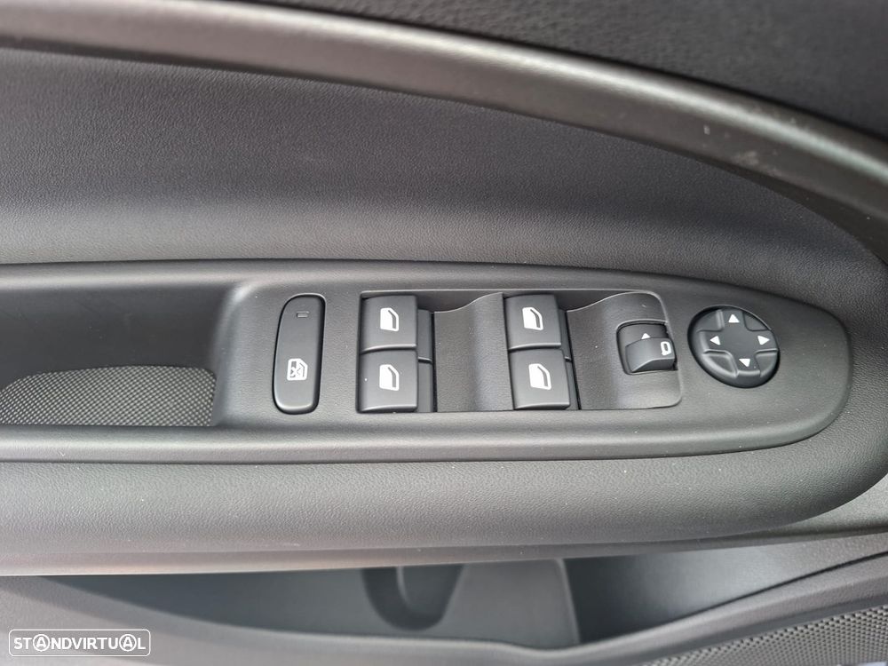 Jeep Avenger 1.2 e-Hybrid Black Edition DCT - 23