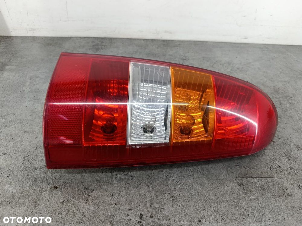 LAMPA TYLNA PRAWA OPEL ASTRA G 393.032 KOMBI KOMBI - 2