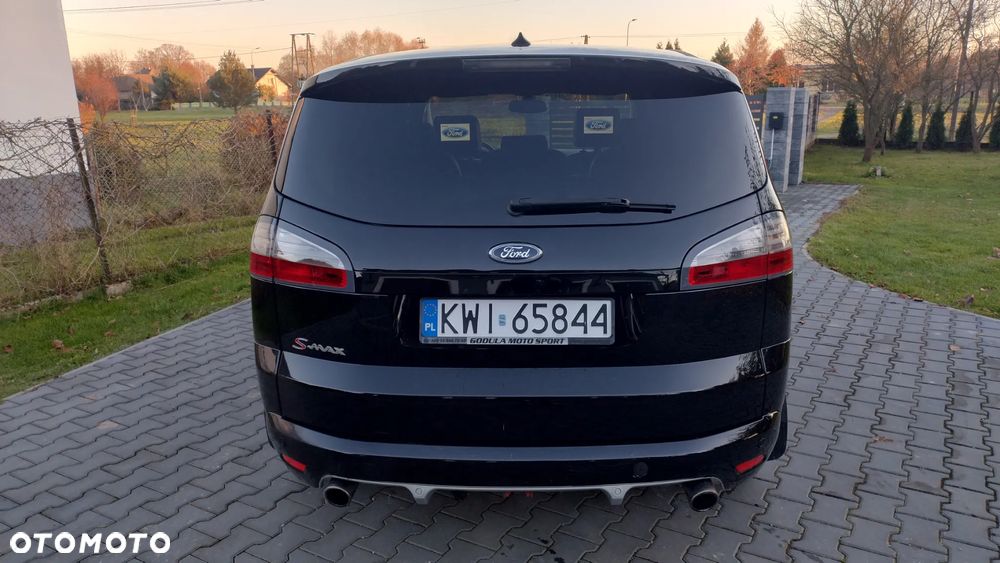 Ford S-Max - 11