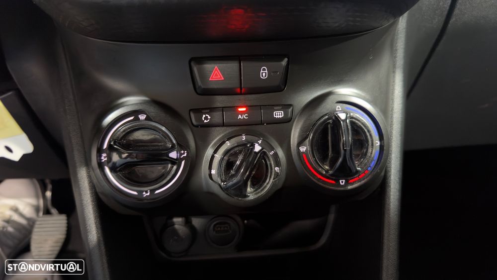 Peugeot 208 82 VTI Style - 26
