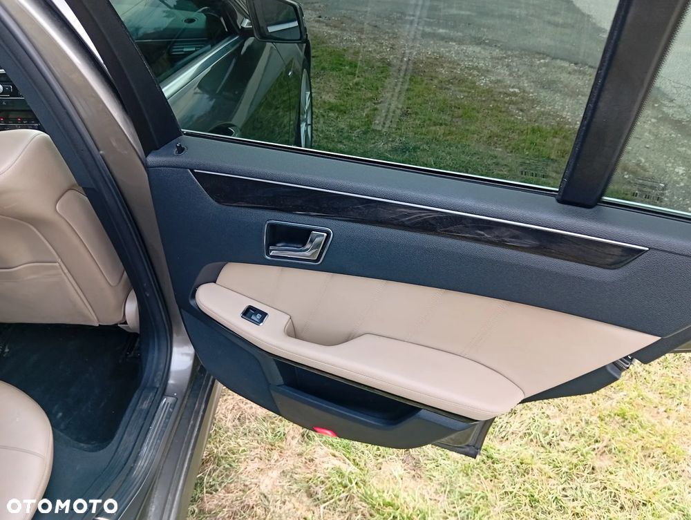 Mercedes-Benz Klasa E 300 CDI DPF BlueEFFICIENCY 7G-TRONIC Avantgarde - 17