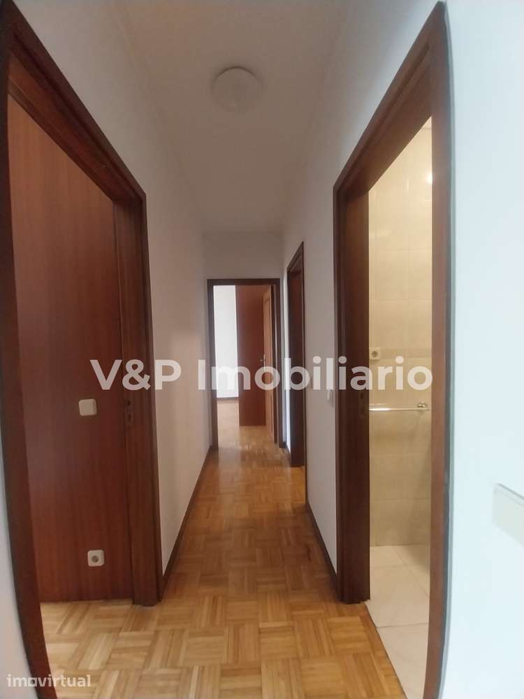 Apartamento T3 em S. Vicente com varanda, garagem e AC em Braga - Grande imagem: 4/16