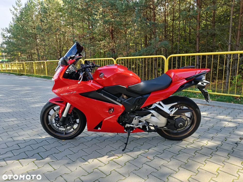 Honda VFR - 8