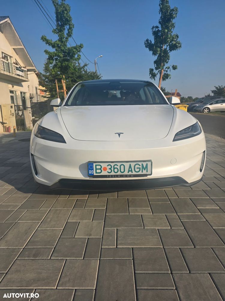 Tesla Model 3 - 1