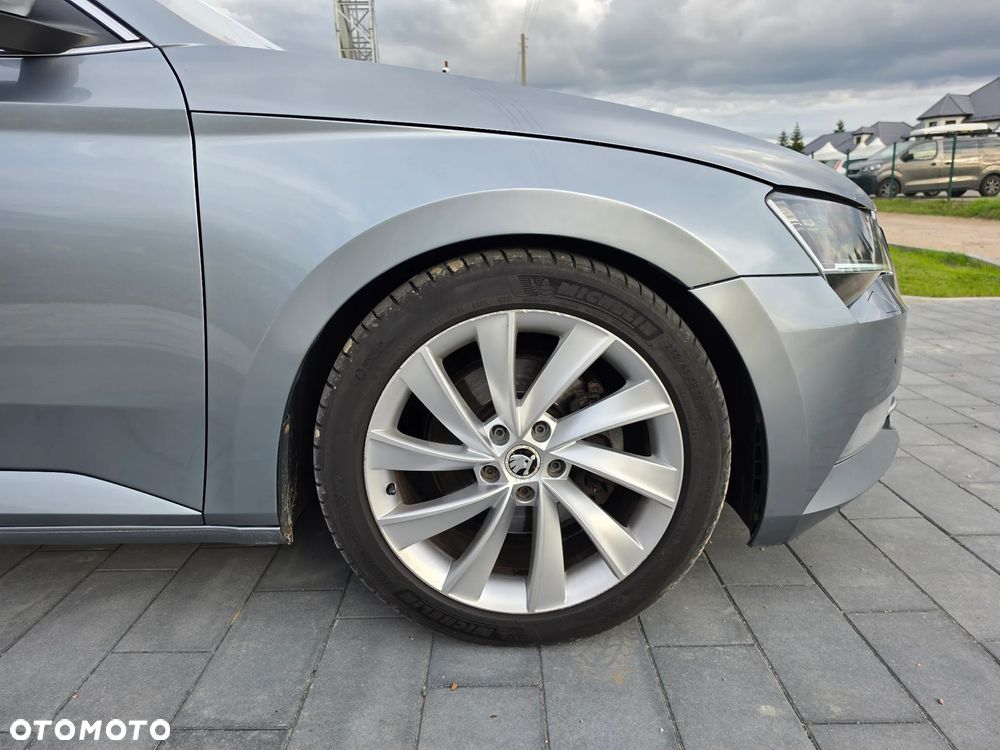 Skoda Superb 2.0 TDI L&K DSG - 36