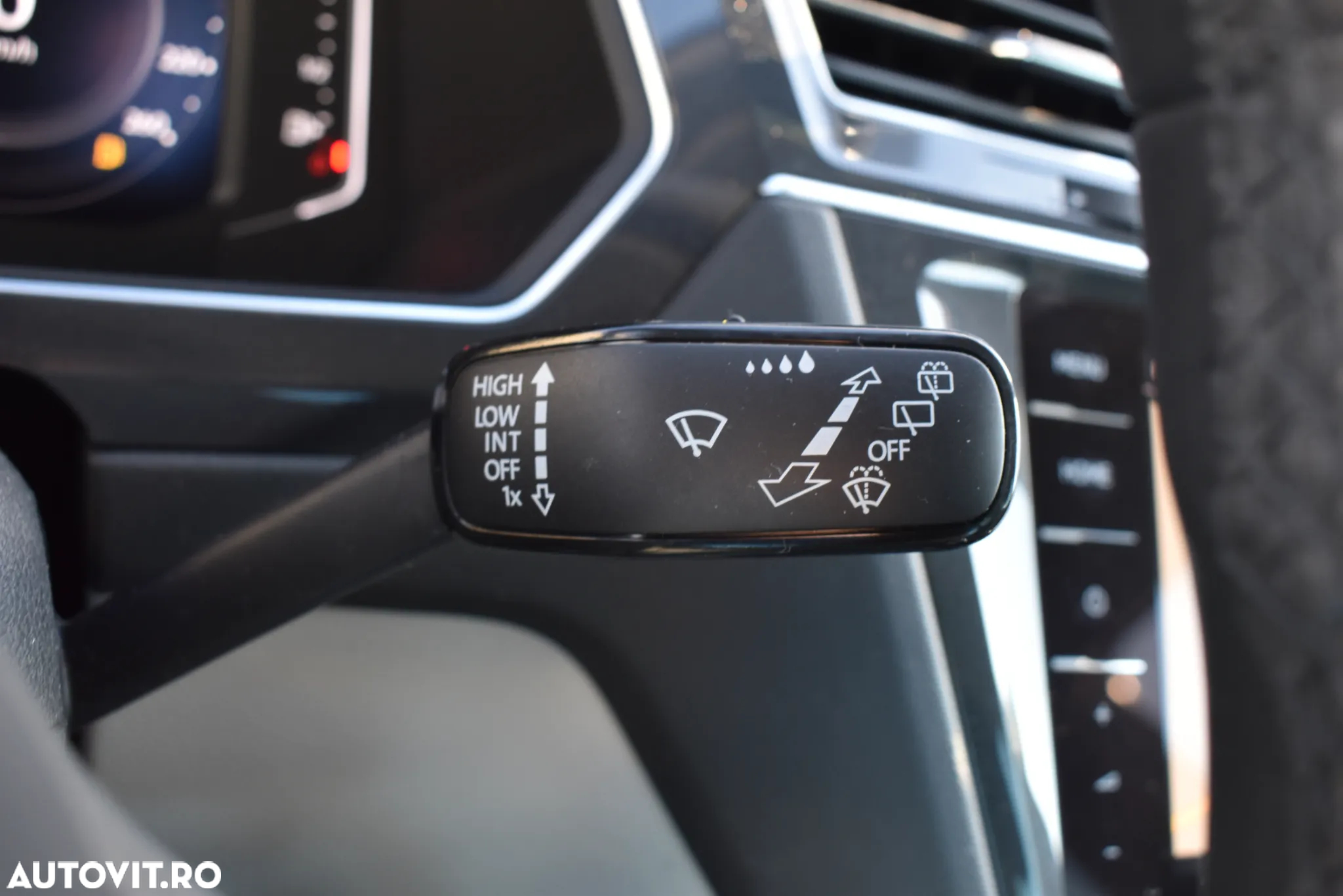 Volkswagen Tiguan 2.0 TDI SCR 4MOTION DSG Elegance - 17