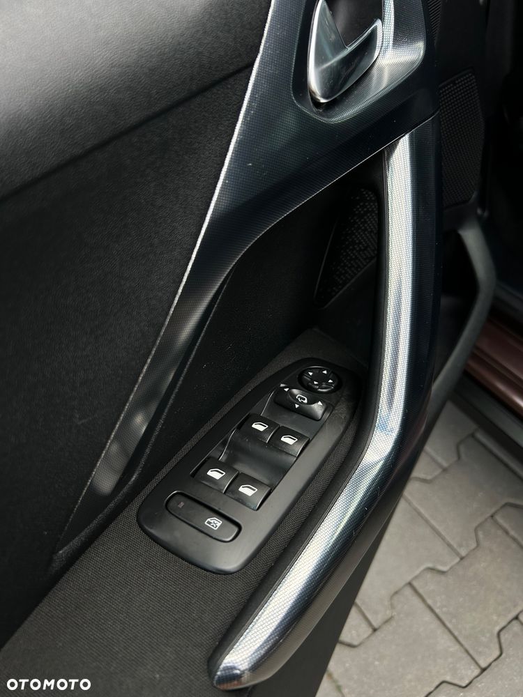Peugeot 2008 1.2 VTi Allure - 27