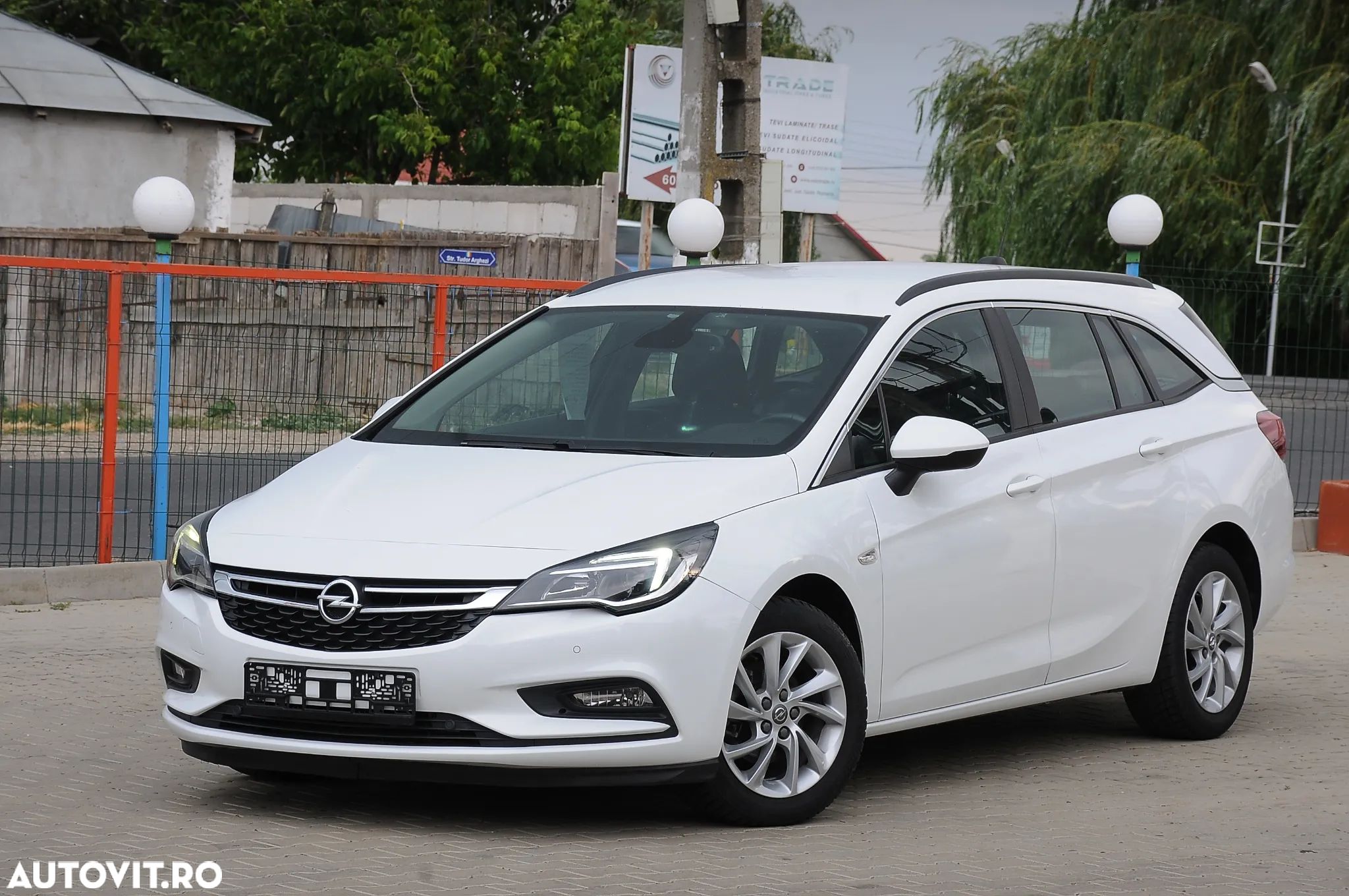 Opel Astra 1.6 D (CDTI) Sports Tourer Edition - 1