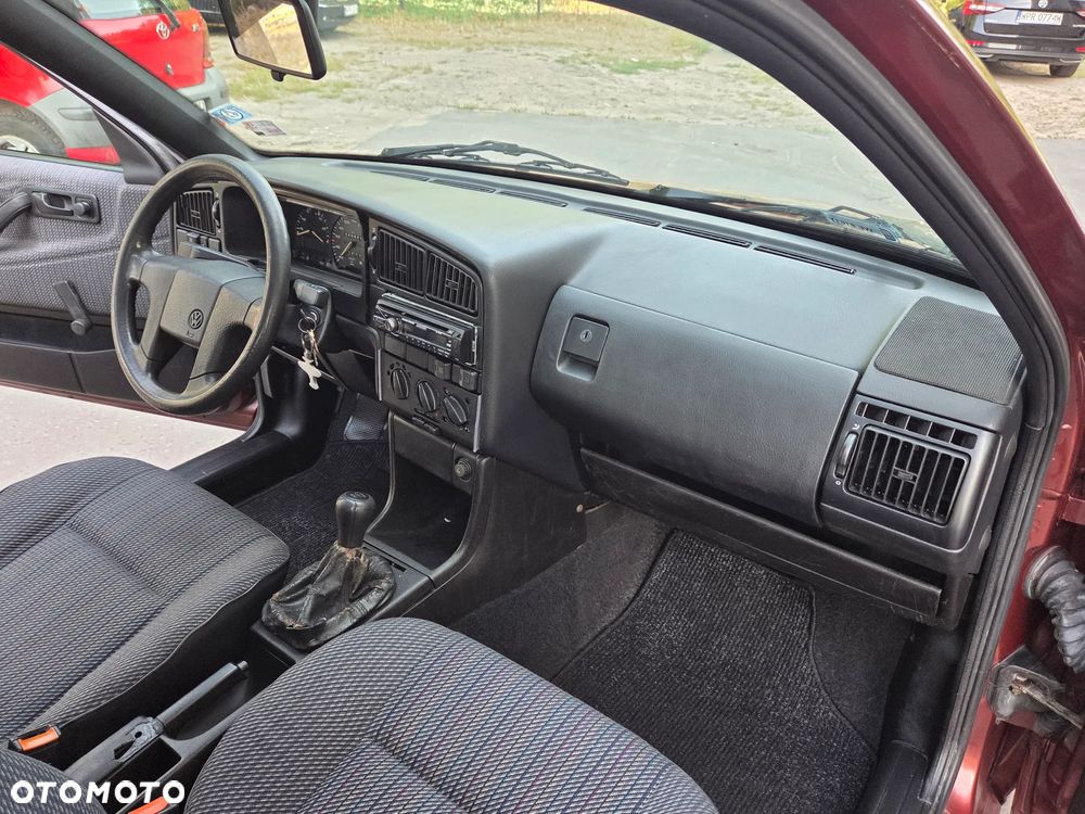Volkswagen Passat Variant 1.8 GL - 17