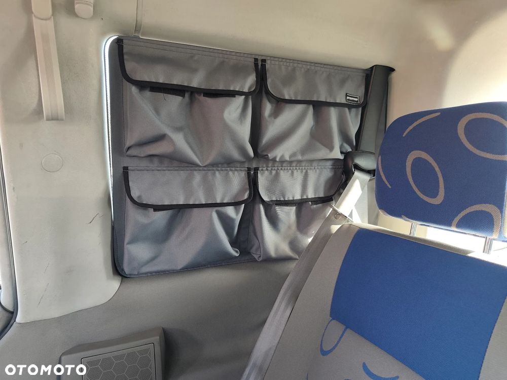 Volkswagen Multivan - 31