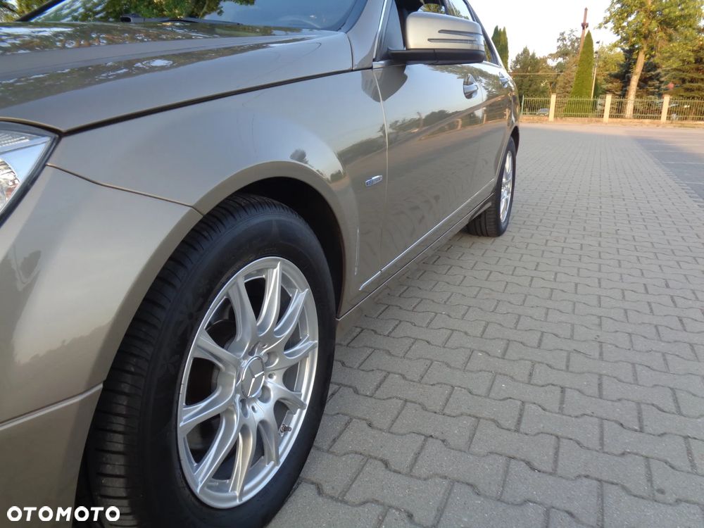 Mercedes-Benz Klasa C 200 (BlueEFFICIENCY) Avantgarde - 32