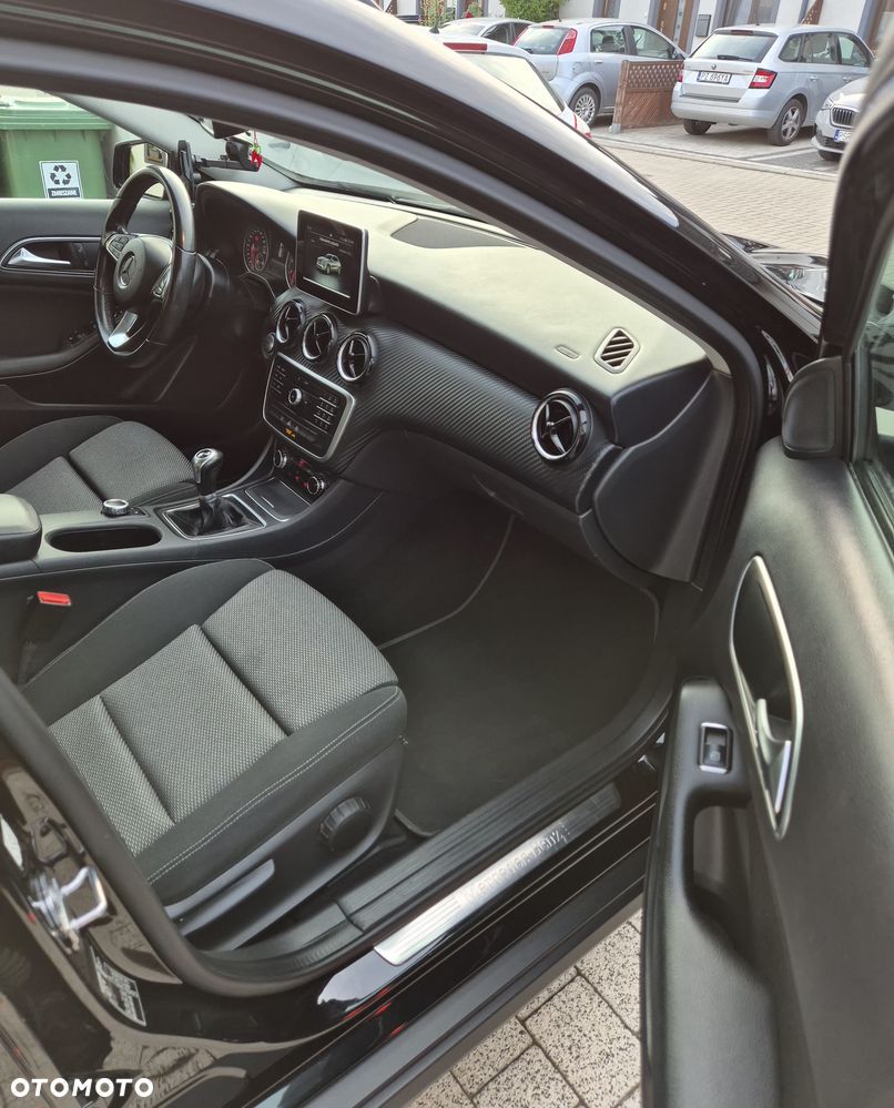 Mercedes-Benz GLA 180 - 11