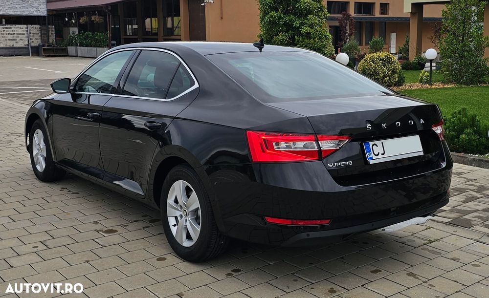 Skoda Superb 2.0 TDI DSG Sportline - 5