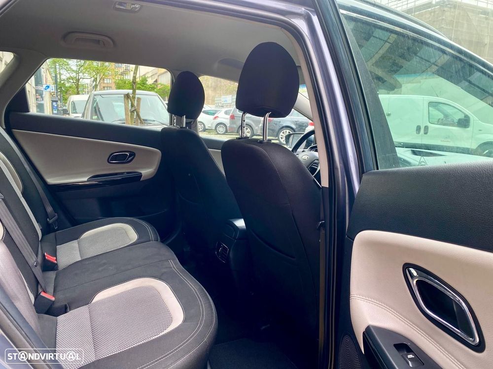 Kia Ceed SW 1.6 CRDi ECO - 29