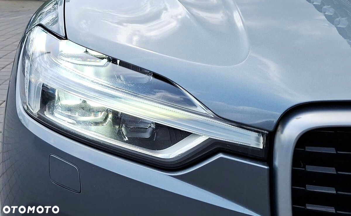 Volvo XC 60 D5 AWD R-Design - 33