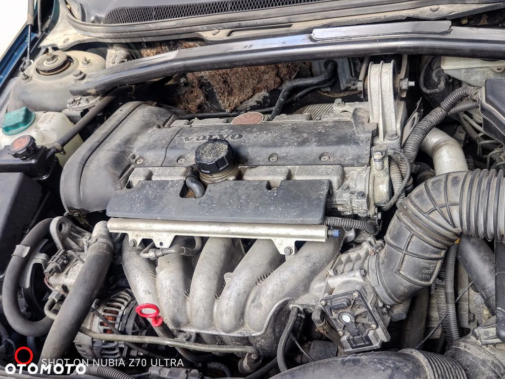 Volvo S60 2.4 - 16