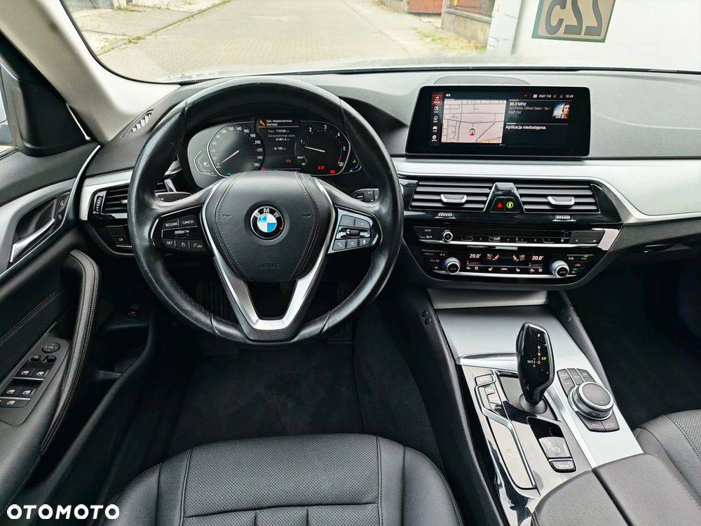 BMW Seria 5 530d xDrive mHEV - 8