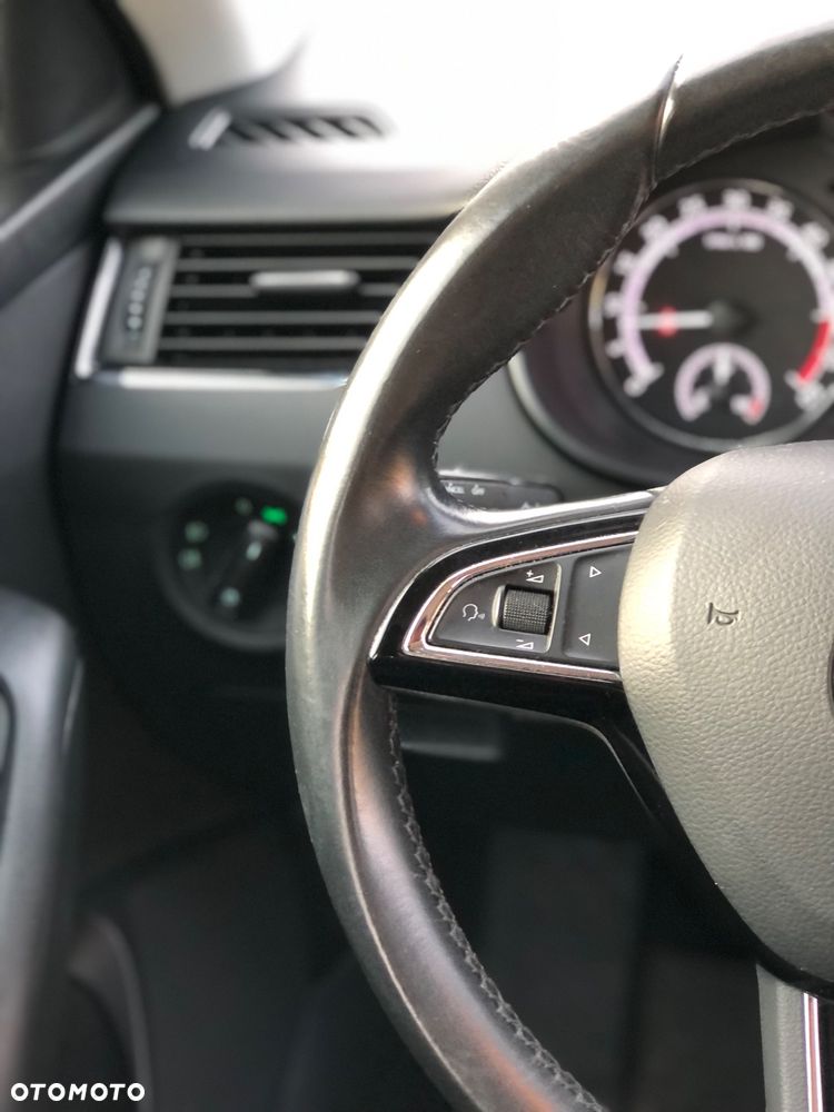 Skoda Octavia 2.0 TDI Ambition DSG - 32