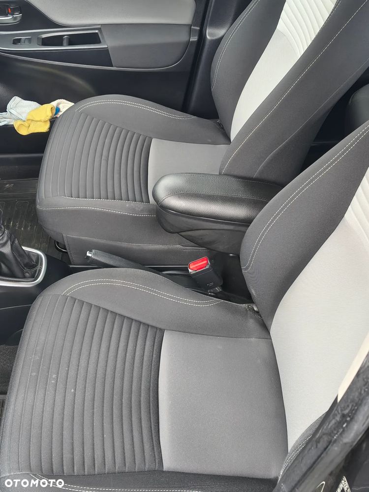 Toyota Yaris 1.5 Premium - 4
