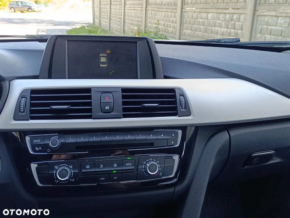 BMW Seria 3 318i - 16