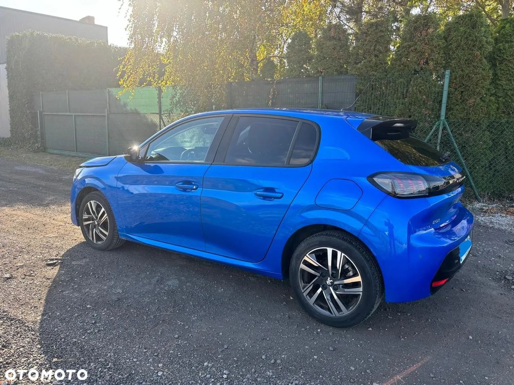 Peugeot 208 - 1