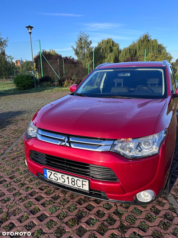 Mitsubishi Outlander - 2