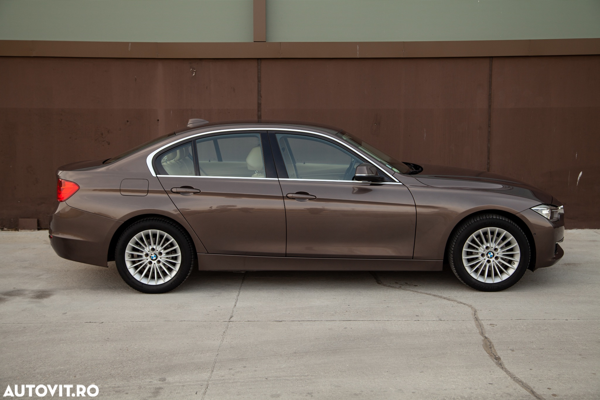 BMW Seria 3 320d Aut. Luxury Line - 10