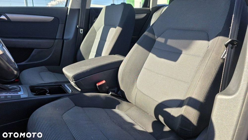 Volkswagen Passat - 20