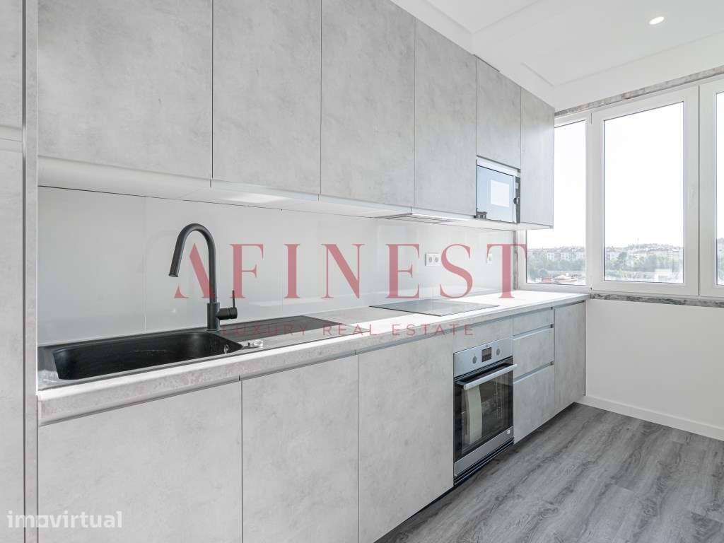 APARTAMENTO T2 TOTALMENTE REMODELADO EM QUELUZ - Grande imagem: 4/35