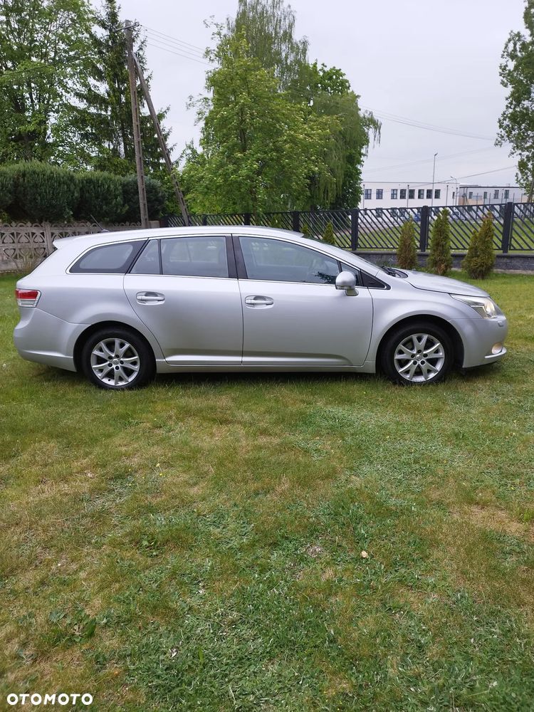Toyota Avensis - 11