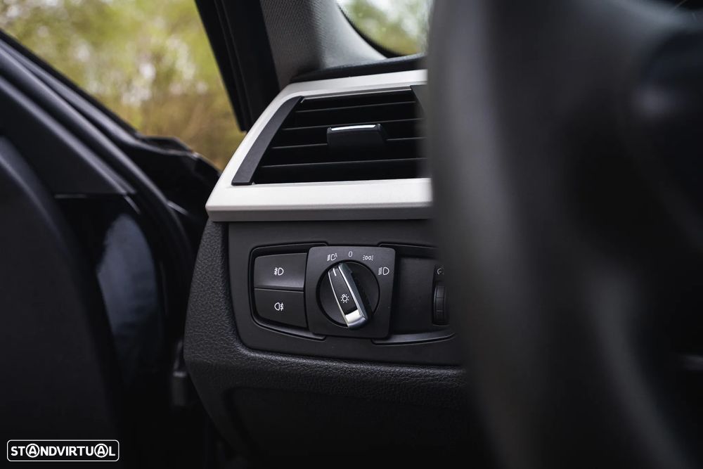 BMW 320 d Navigation Auto - 40