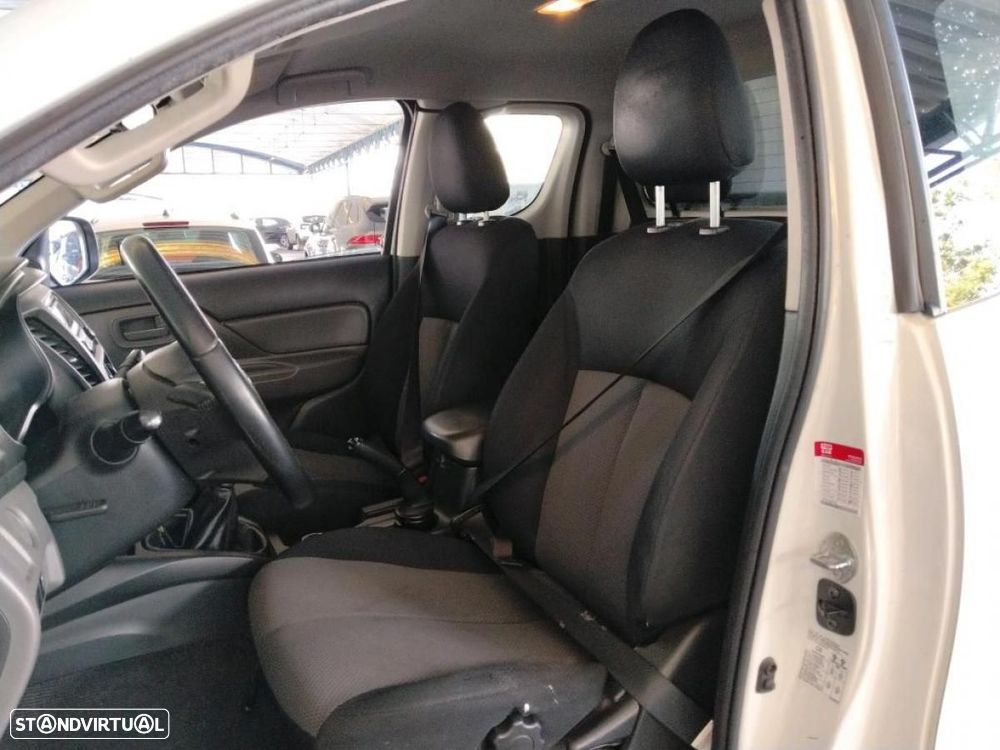 Mitsubishi L200 2.4 DI-D Club Invite 4WD c/IVA - 5