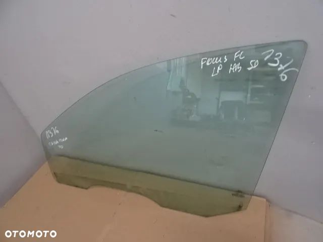 SZYBA BOCZNA DRZWI LEWY PRZÓD  FOCUS MK1 LIFT NR1376 - 1