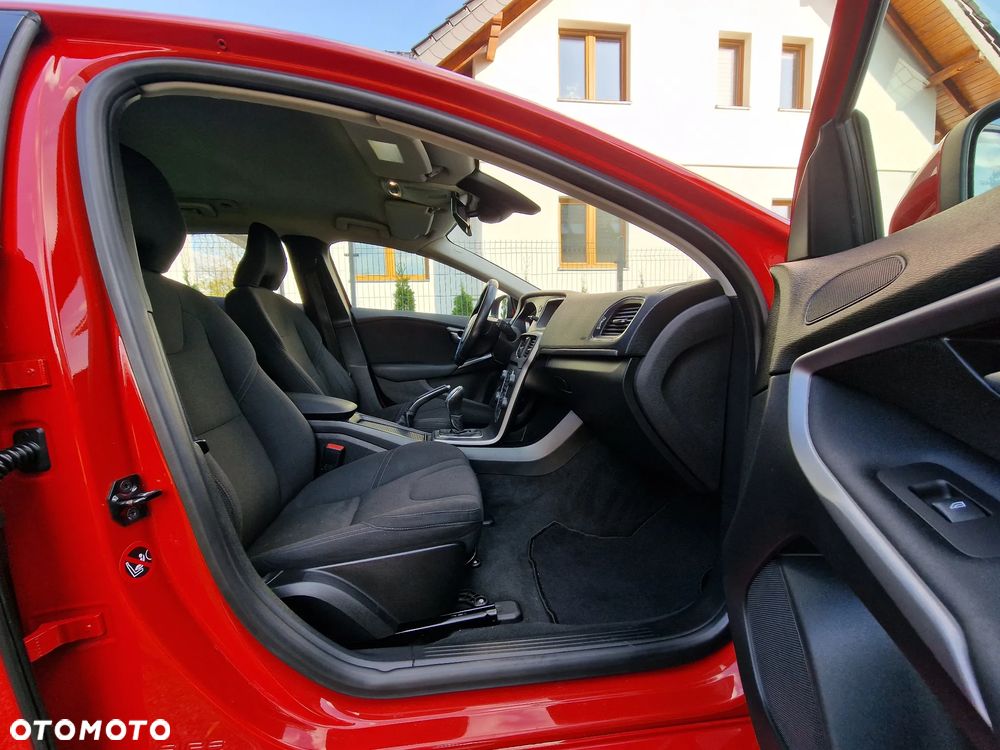 Volvo V40 D2 R-Design - 22