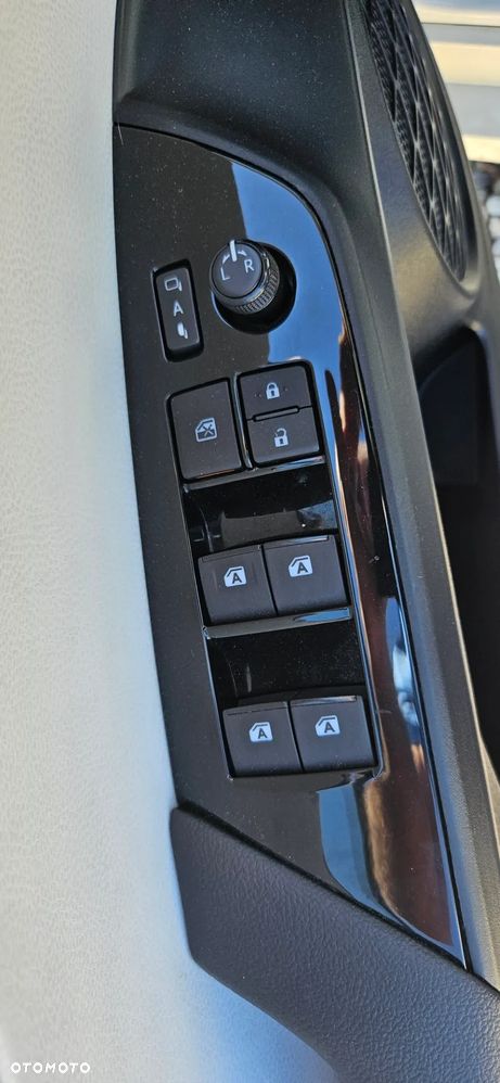 Toyota Prius Hybrid Executive - 26