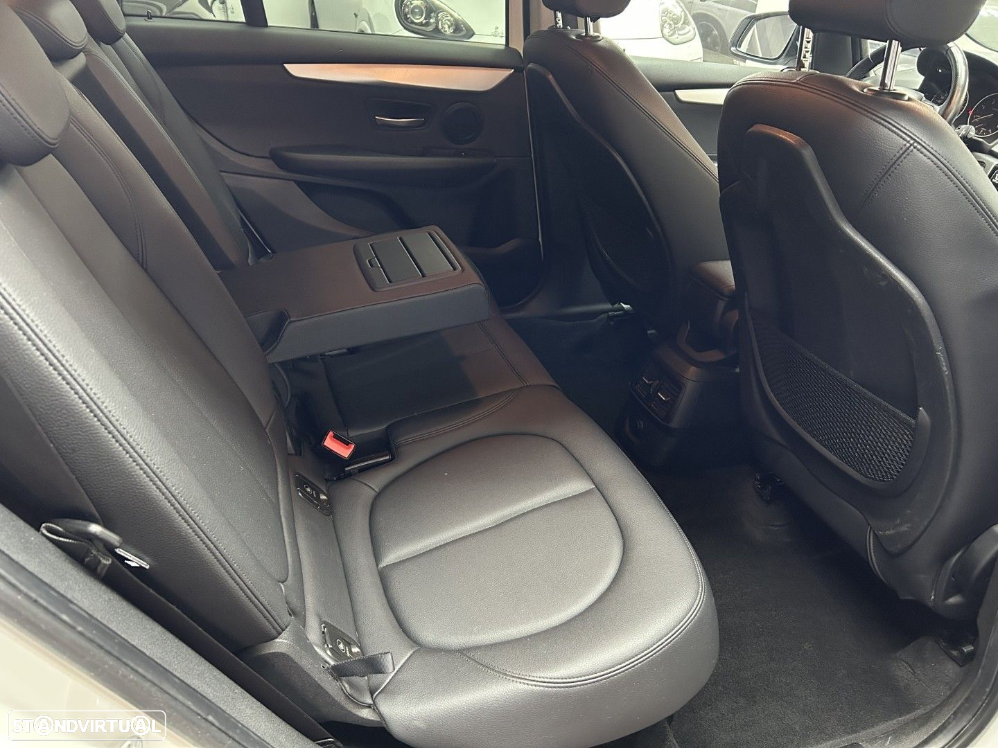BMW 216 Gran Tourer d - 14