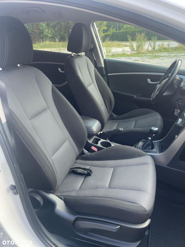 Hyundai i30 blue Kombi 1.6 CRDi Classic Navigation - 10