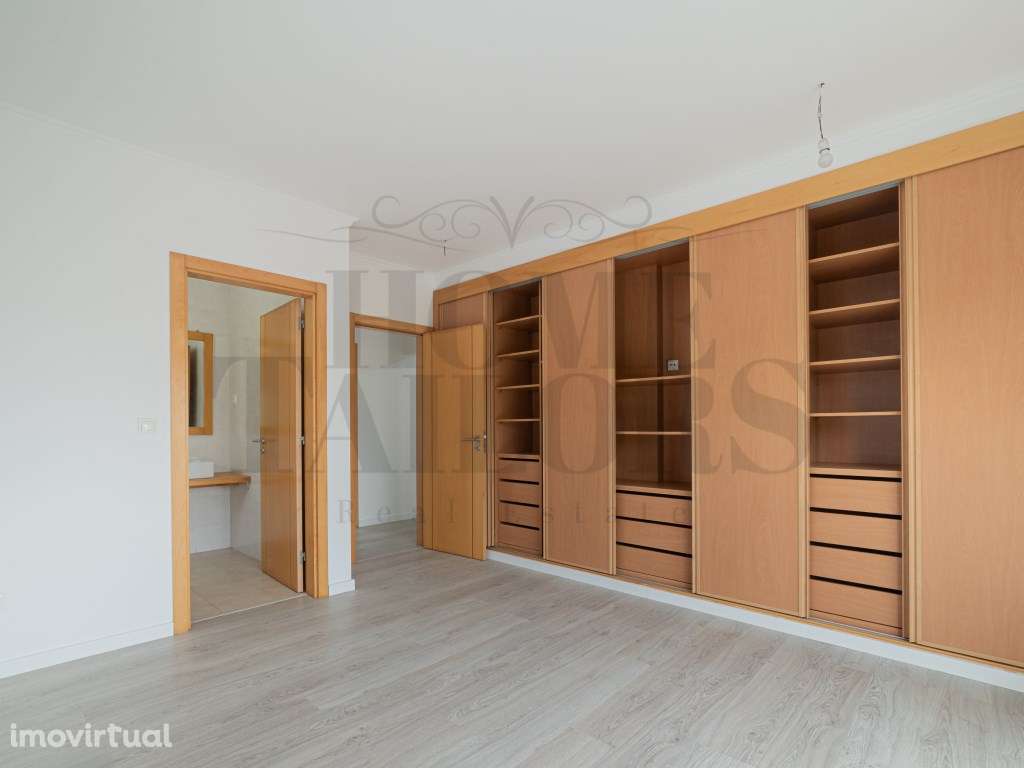 Moradia T5 com 296 m2, com design moderno e acabamentos de qualidad... - Grande imagem: 3/31