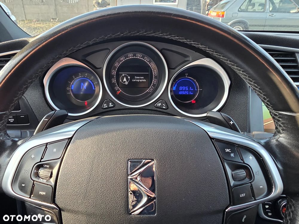 Citroën DS4 e-HDi 115 ETG6 SoChic - 28