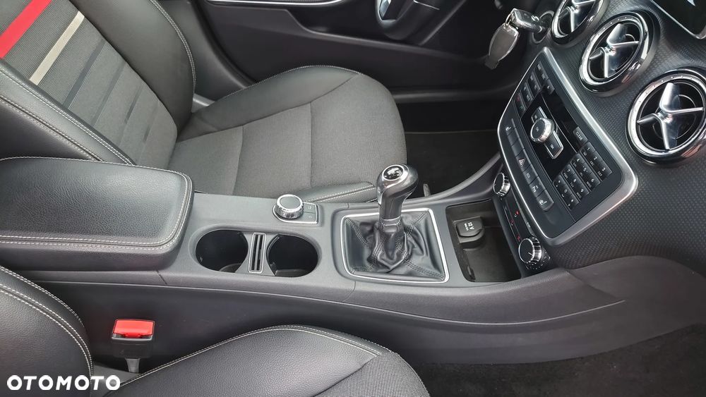 Mercedes-Benz Klasa A 180 (BlueEFFICIENCY) - 32