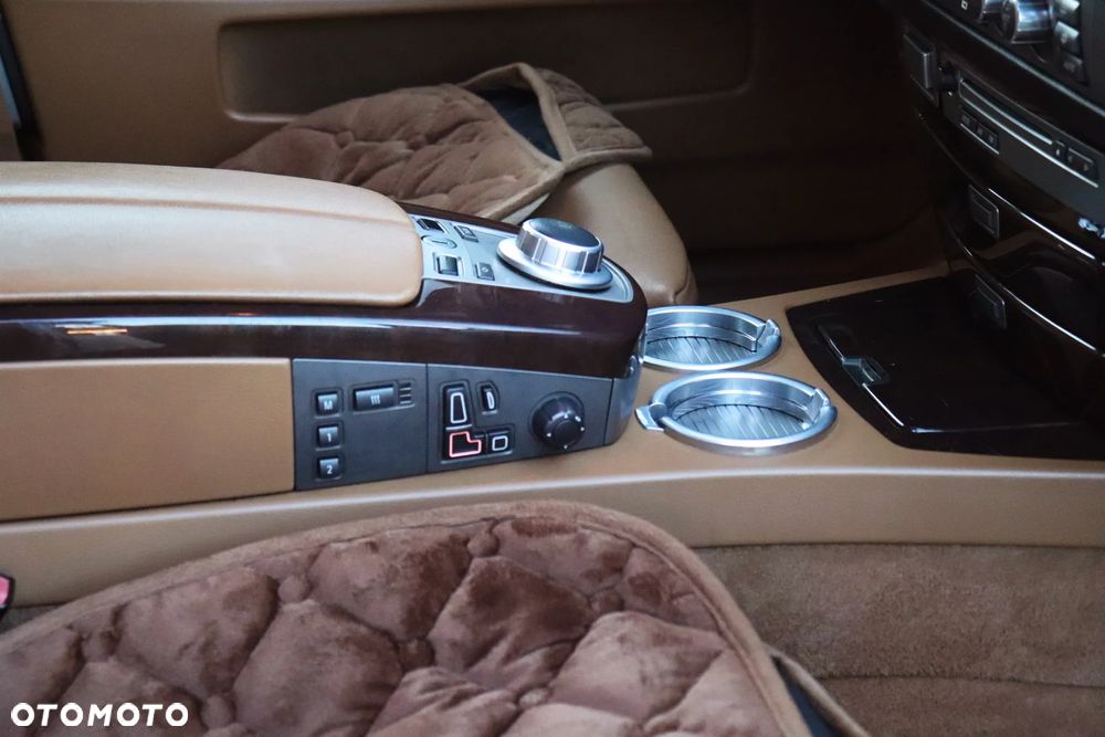 BMW Seria 7 - 26