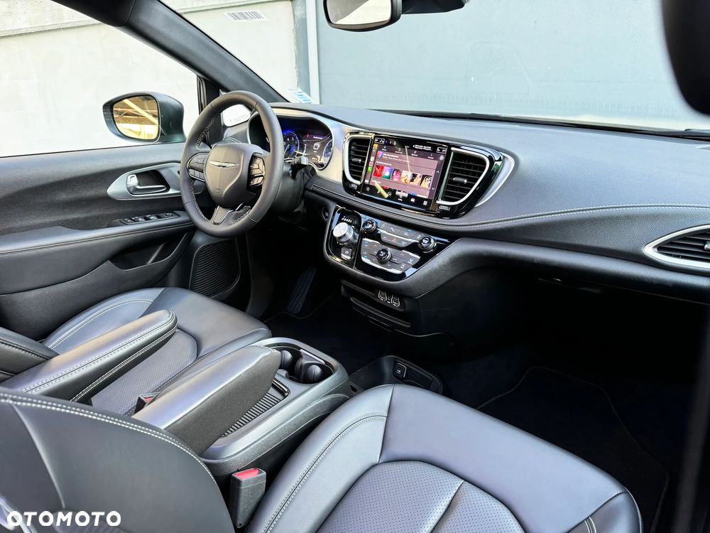 Chrysler Pacifica - 15