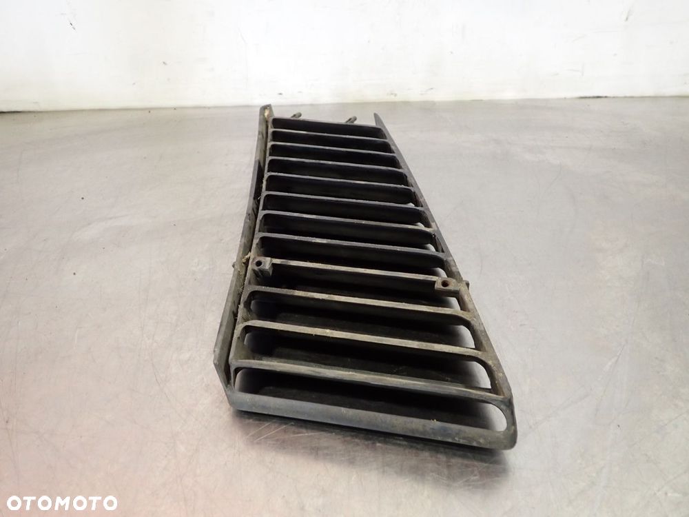 KRATKA WLOT POWIETRZA PRAWY TYŁ VOLKSWAGEN T3 - 5