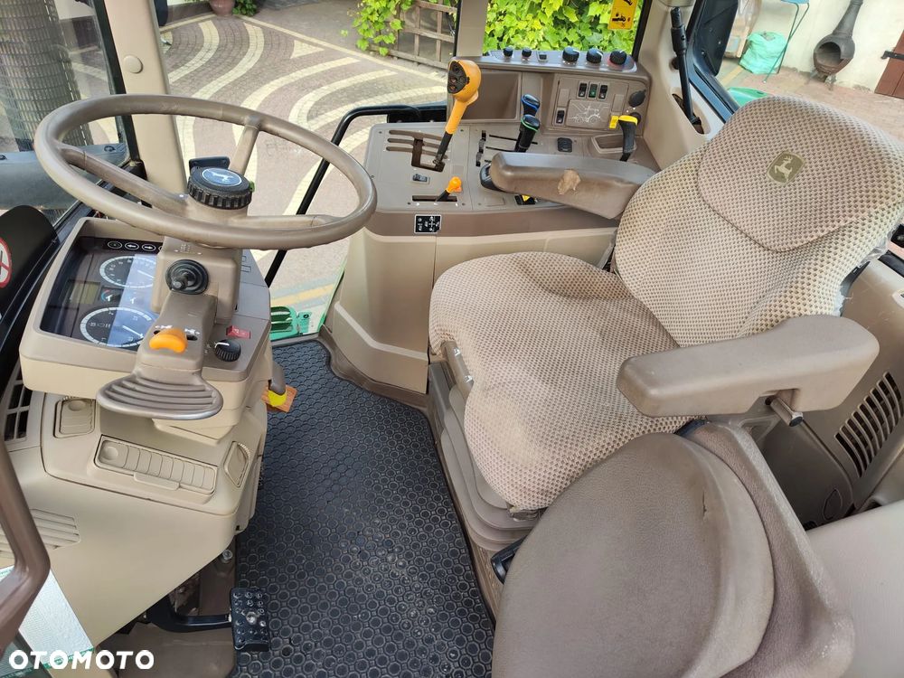 John Deere 6115M - 6