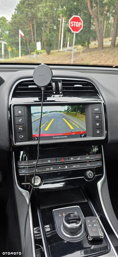 Jaguar XE 2.0 D AWD Prestige - 11